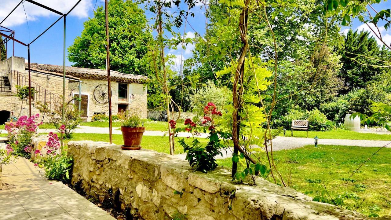 Domaine De La Brave Bed & Breakfast Pernes-les-Fontaines Exterior photo